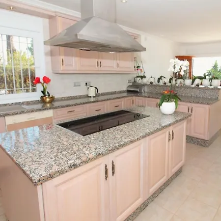 Marbella Sea View 10 Bedrooms فيلة إِستيبونا