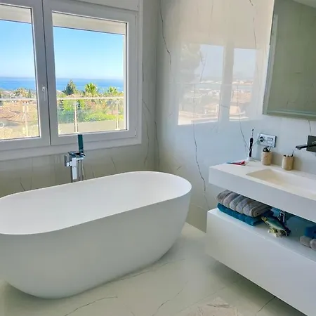 Marbella Sea View 10 Bedrooms فيلة *