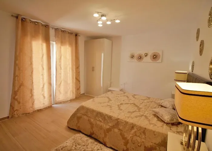 Villa Marbella Sea View 10 Bedrooms *