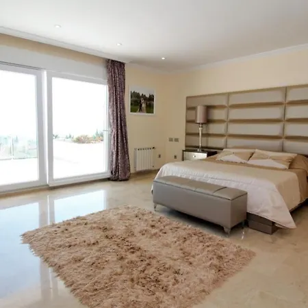 Marbella Sea View 10 Bedrooms *